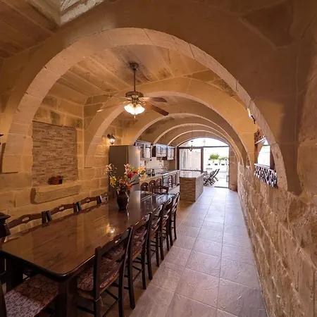 Ta' Gigi Retreat For 10, 5 Bedroom With Views! Vila Għarb