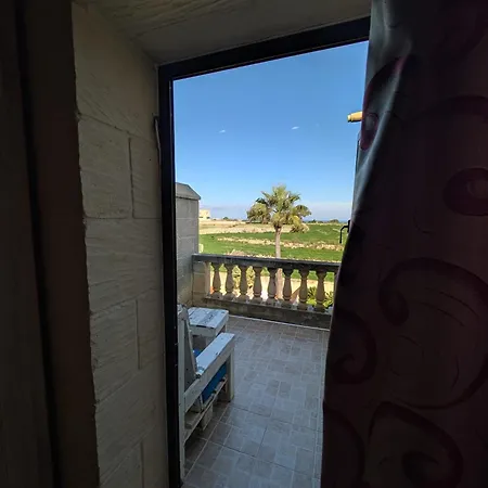 Ta' Gigi Retreat For 10, 5 Bedroom With Views! Għarb