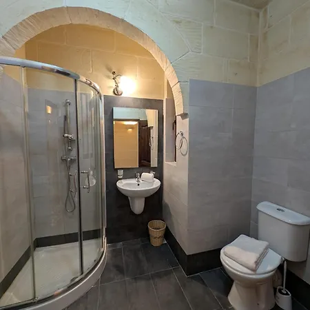 Vila Ta' Gigi Retreat For 10, 5 Bedroom With Views!