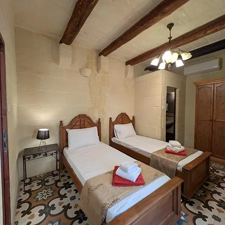 Vila Ta' Gigi Retreat For 10, 5 Bedroom With Views! Għarb