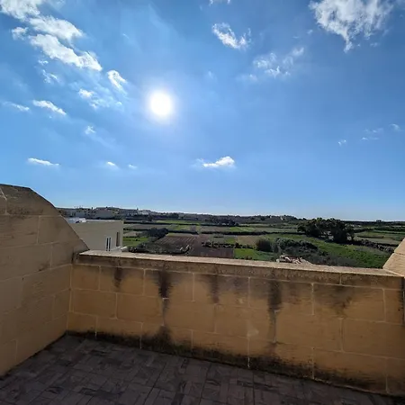 Ta' Gigi Retreat For 10, 5 Bedroom With Views!