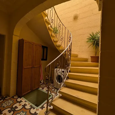 Ta' Gigi Retreat For 10, 5 Bedroom With Views! Vila *