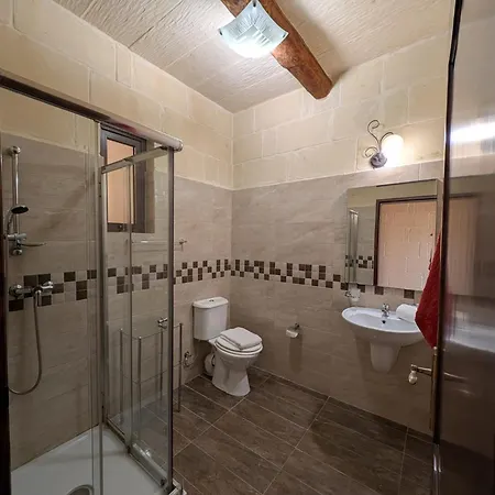 Ta' Gigi Retreat For 10, 5 Bedroom With Views!