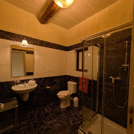 Ta' Gigi Retreat For 10, 5 Bedroom With Views! * Għarb