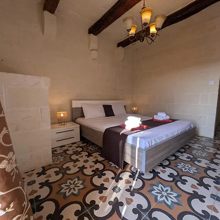 Ta' Gigi Retreat For 10, 5 Bedroom With Views! Vila