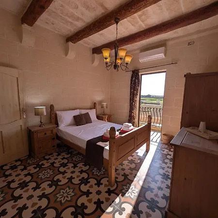 Ta' Gigi Retreat For 10, 5 Bedroom With Views! Vila