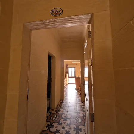 Ta' Gigi Retreat For 10, 5 Bedroom With Views! Għarb