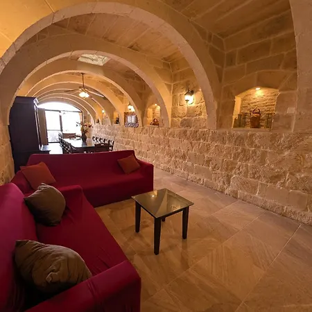 Ta' Gigi Retreat For 10, 5 Bedroom With Views! Villa *