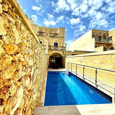 Ta' Gigi Retreat For 10, 5 Bedroom With Views! Villa Għarb