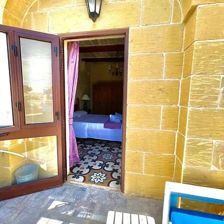 Ta' Gigi Retreat For 10, 5 Bedroom With Views! Għarb