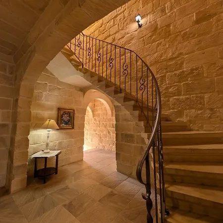 Ta' Gigi Retreat For 10, 5 Bedroom With Views! Villa *