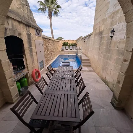 Ta' Gigi Retreat For 10, 5 Bedroom With Views! *