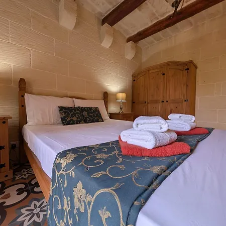 Willa Ta' Gigi Retreat For 10, 5 Bedroom With Views!