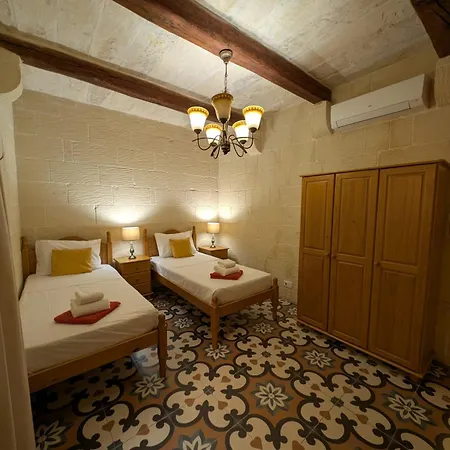 Ta' Gigi Retreat For 10, 5 Bedroom With Views!