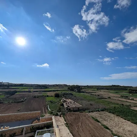Ta' Gigi Retreat For 10, 5 Bedroom With Views!