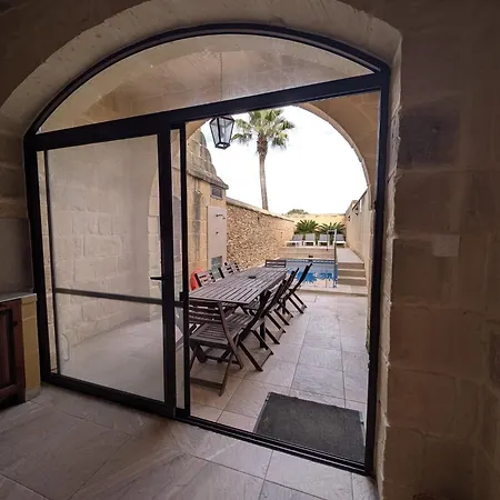 Ta' Gigi Retreat For 10, 5 Bedroom With Views! *