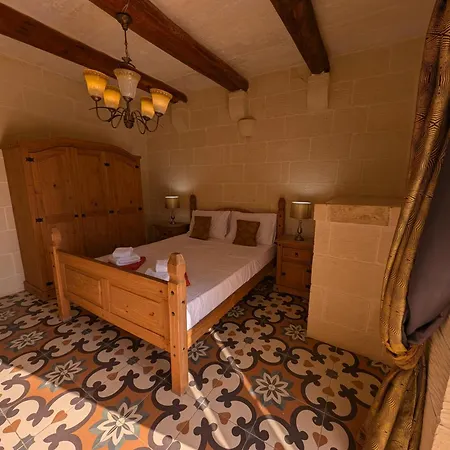 Ta' Gigi Retreat For 10, 5 Bedroom With Views!