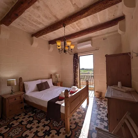 Ta' Gigi Retreat For 10, 5 Bedroom With Views! Għarb