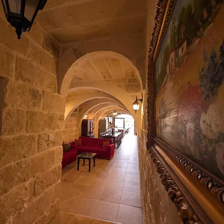 Ta' Gigi Retreat For 10, 5 Bedroom With Views!