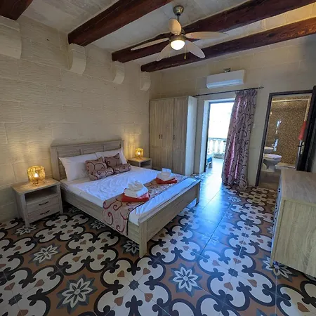 Ta' Gigi Retreat For 10, 5 Bedroom With Views! Willa Għarb