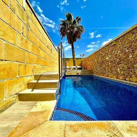 Ta' Gigi Retreat For 10, 5 Bedroom With Views! Willa *