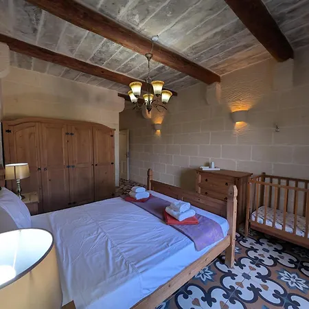Ta' Gigi Retreat For 10, 5 Bedroom With Views! Willa *
