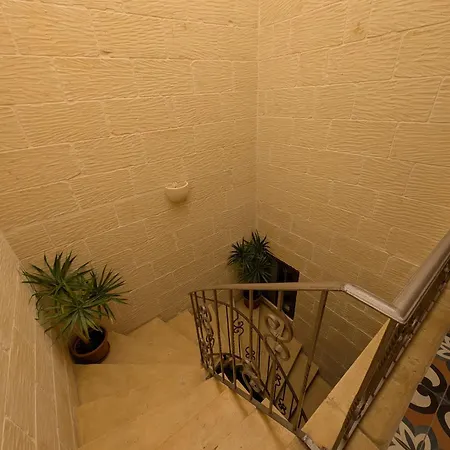 Ta' Gigi Retreat For 10, 5 Bedroom With Views!