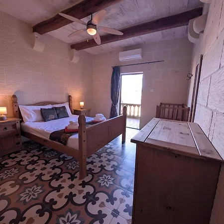 Ta' Gigi Retreat For 10, 5 Bedroom With Views! Willa