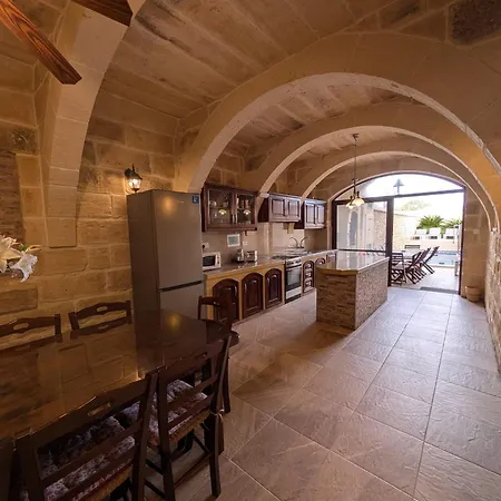 Ta' Gigi Retreat For 10, 5 Bedroom With Views! Willa