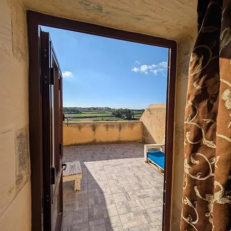 Ta' Gigi Retreat For 10, 5 Bedroom With Views! *