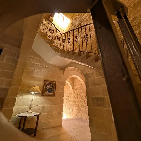 Villa Ta' Gigi Retreat For 10, 5 Bedroom With Views! Għarb
