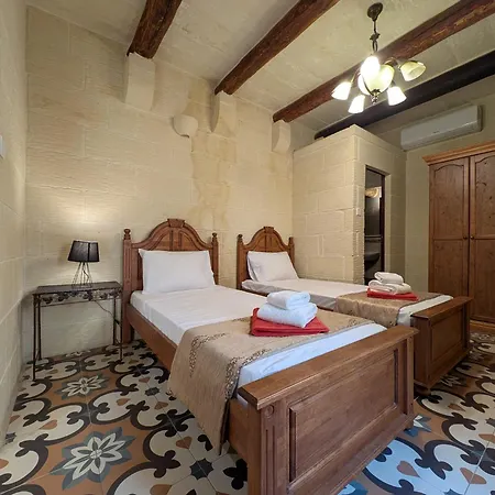 Ta' Gigi Retreat For 10, 5 Bedroom With Views! Villa Għarb