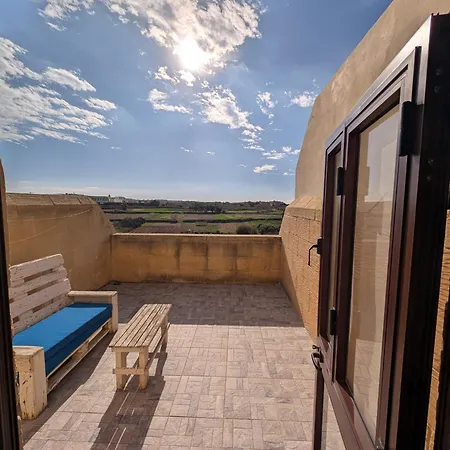 Ta' Gigi Retreat For 10, 5 Bedroom With Views! Għarb