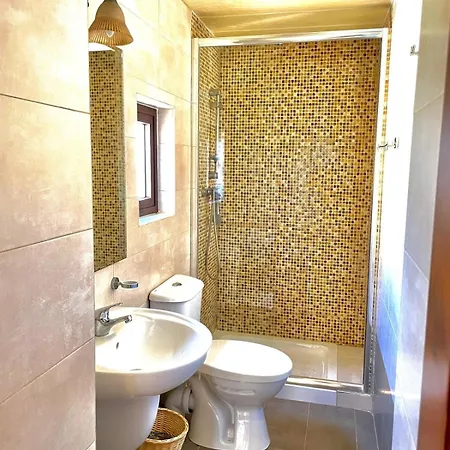 Ta' Gigi Retreat For 10, 5 Bedroom With Views! *