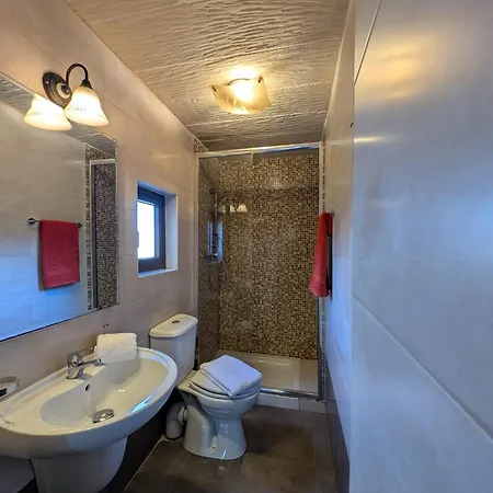 Ta' Gigi Retreat For 10, 5 Bedroom With Views! Villa Għarb