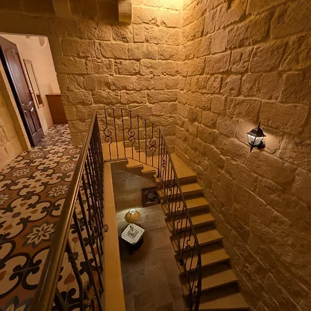 Villa Ta' Gigi Retreat For 10, 5 Bedroom With Views! Għarb