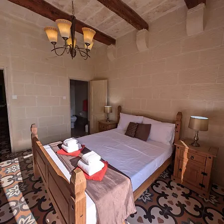 Ta' Gigi Retreat For 10, 5 Bedroom With Views! Villa Għarb