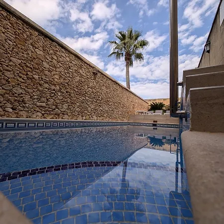 Villa Ta' Gigi Retreat For 10, 5 Bedroom With Views! *