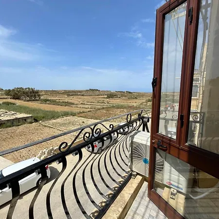 Ta' Gigi Retreat For 10, 5 Bedroom With Views! Għarb