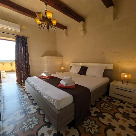 Ta' Gigi Retreat For 10, 5 Bedroom With Views! *
